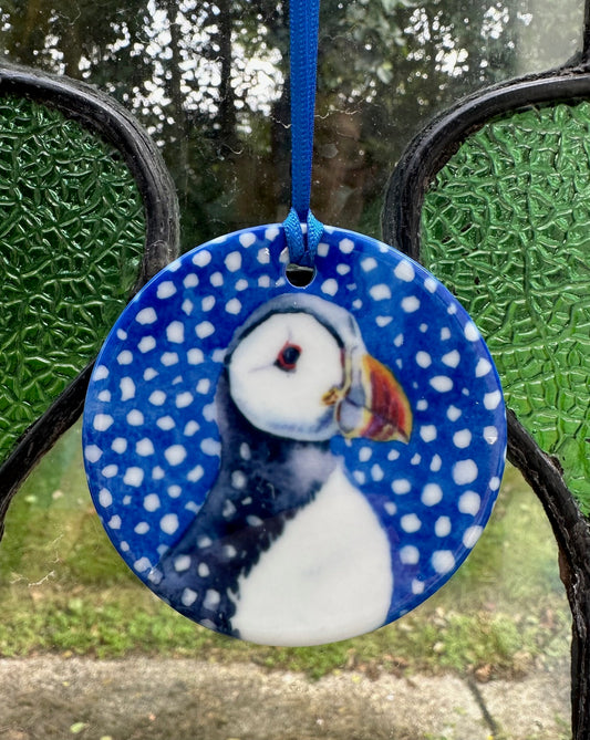 Small round hanging ornament/Puffin in the snow