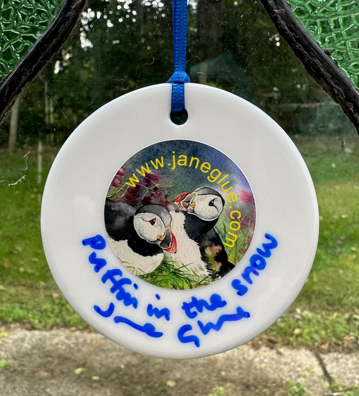 Small round hanging ornament/Puffin in the snow