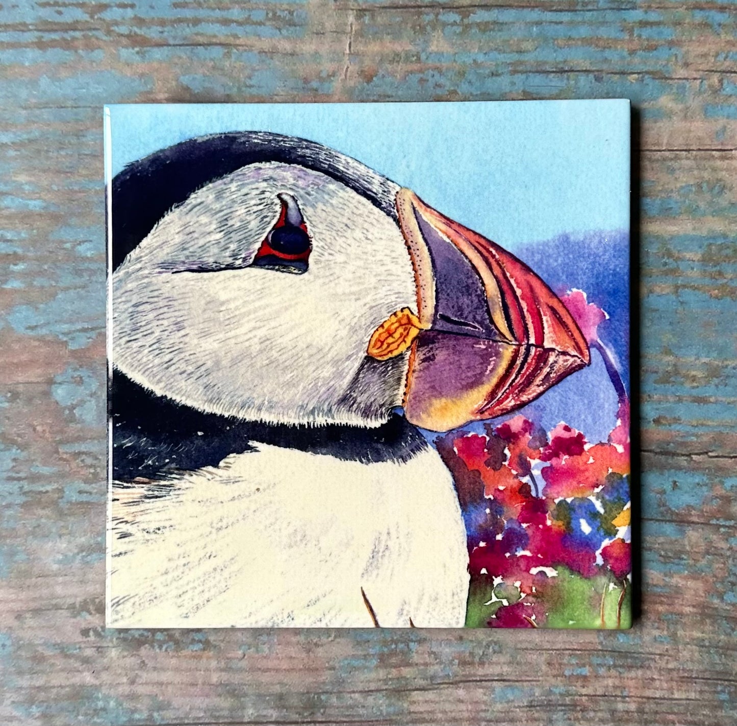 Medium ceramic tile/Close up with a puffin