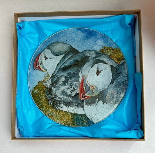 Round glass serving platter/Two puffins